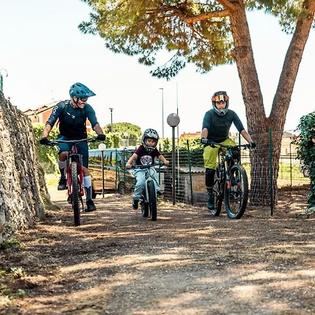 Ξενοδοχείο με διαμερίσματα Holidays Pietra Ligure