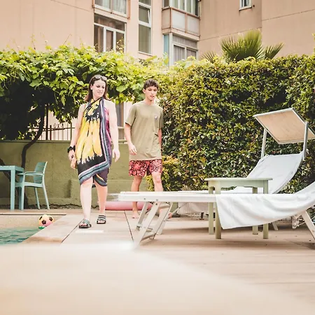 Holidays Aparthotel 2*