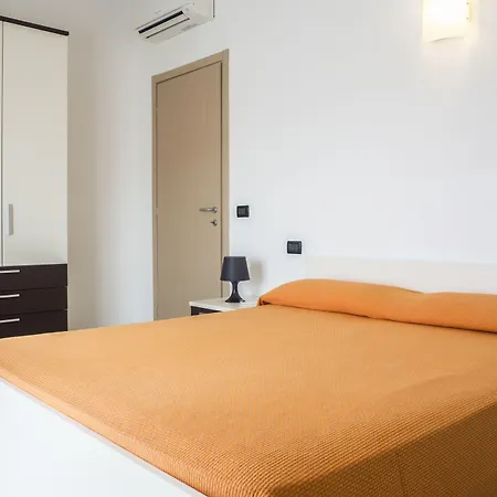 Holidays Aparthotel 3*