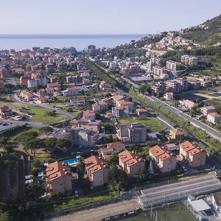 Holidays Apart Otel 3*