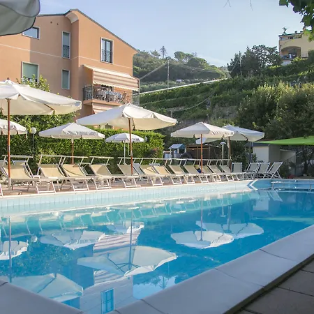 Holidays 3* Pietra Ligure