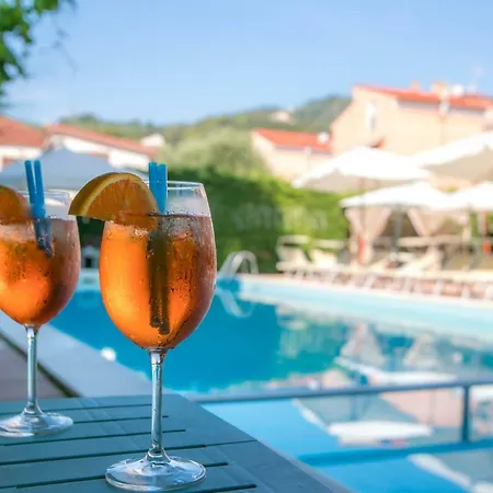 Holidays Apartahotel 3*