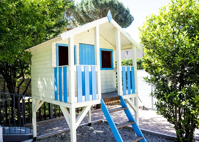 Holidays 피에트라리구레